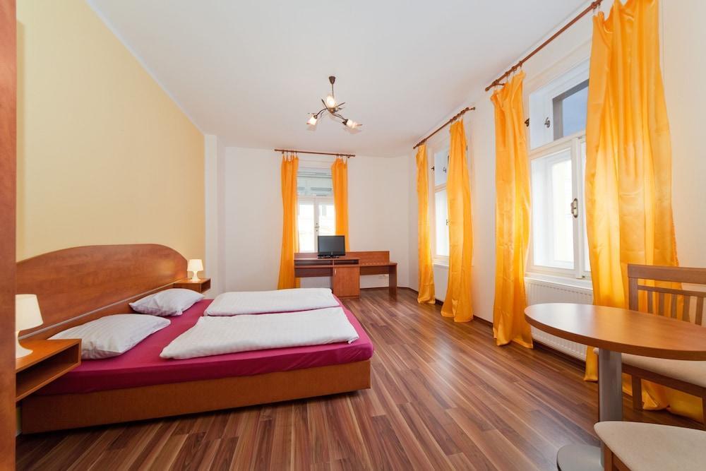Apartment Amandment Praha Bagian luar foto