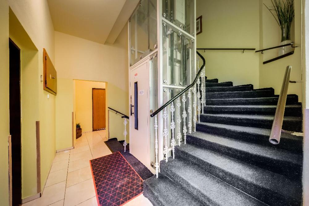 Apartment Amandment Praha Bagian luar foto