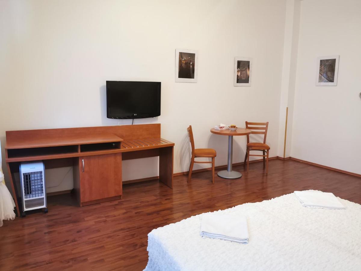 Apartment Amandment Praha Bagian luar foto