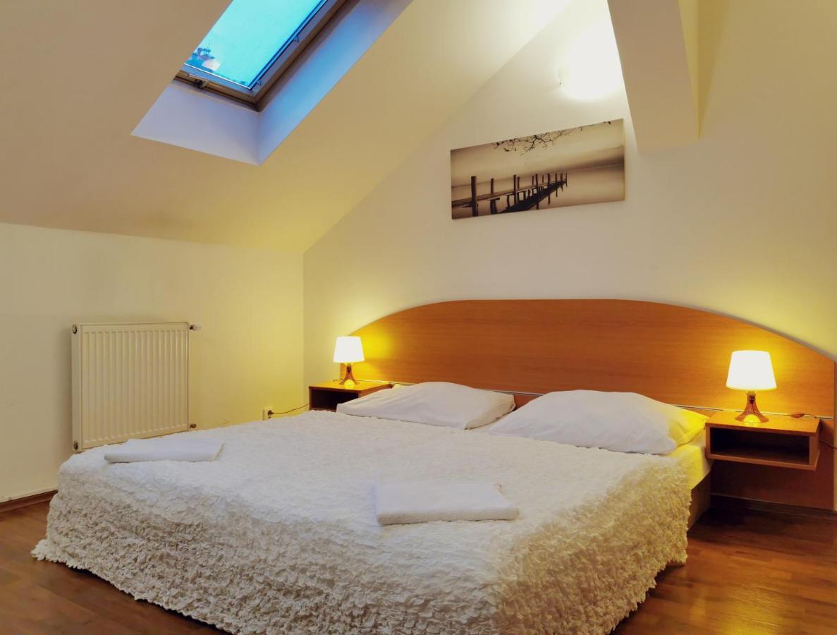 Apartment Amandment Praha Bagian luar foto