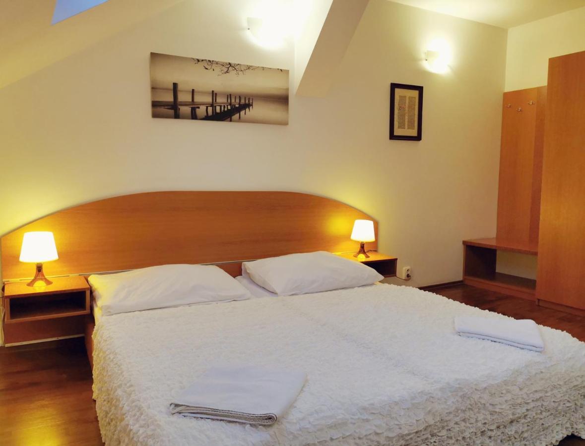 Apartment Amandment Praha Bagian luar foto