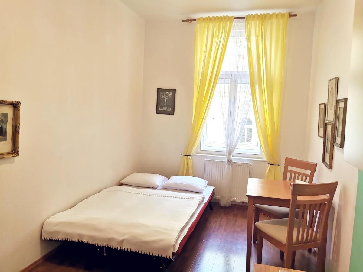 Apartment Amandment Praha Bagian luar foto