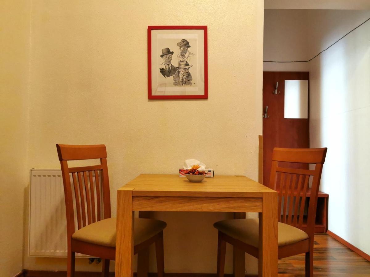 Apartment Amandment Praha Bagian luar foto