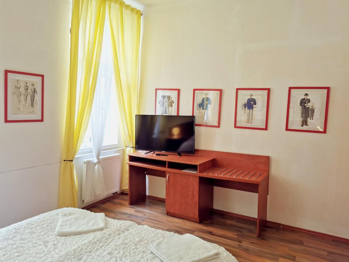 Apartment Amandment Praha Bagian luar foto