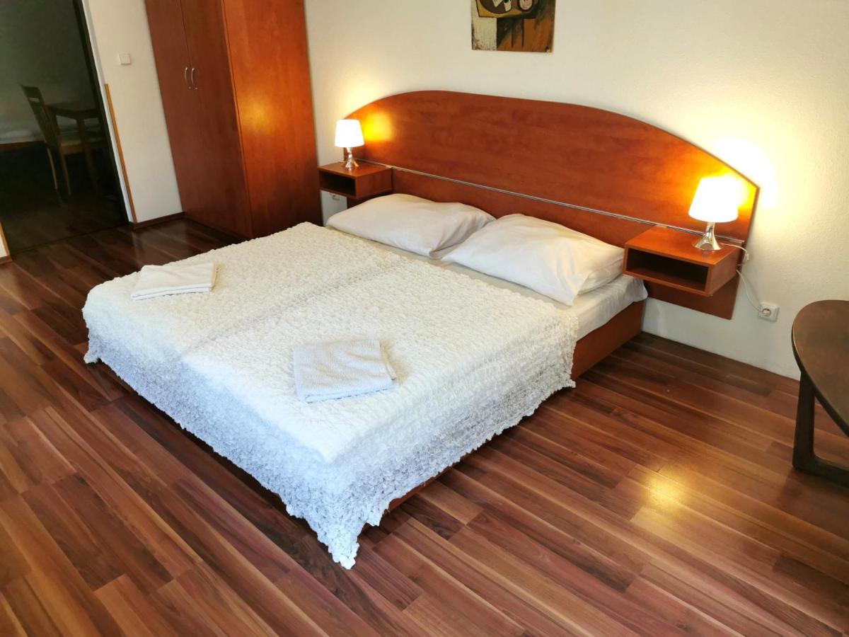 Apartment Amandment Praha Bagian luar foto