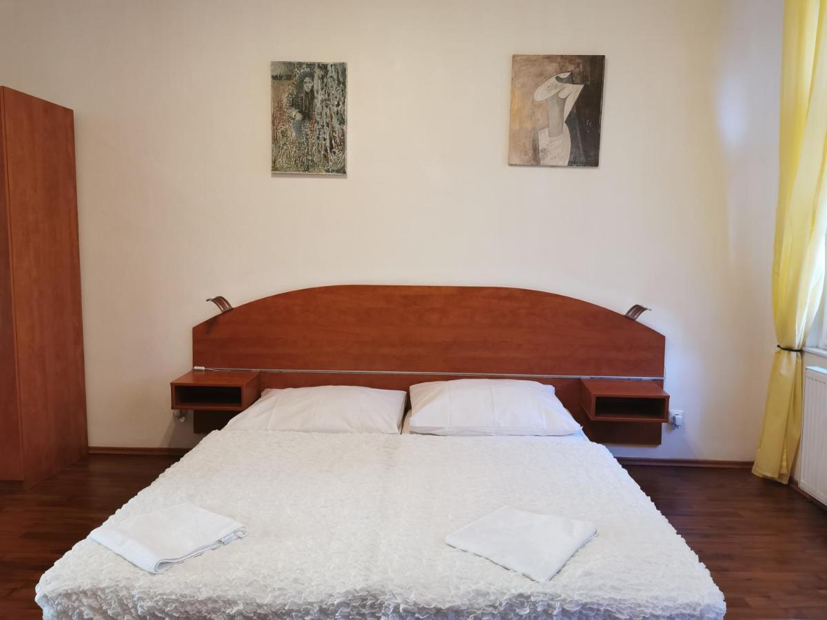 Apartment Amandment Praha Bagian luar foto