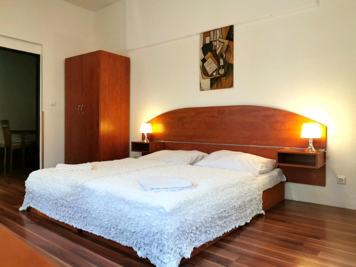 Apartment Amandment Praha Bagian luar foto